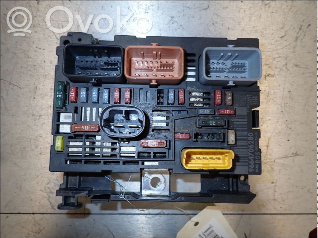 Peugeot 308 Fuse module 