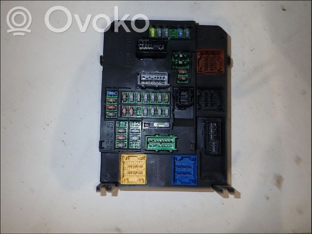 Citroen C4 II Fuse module 