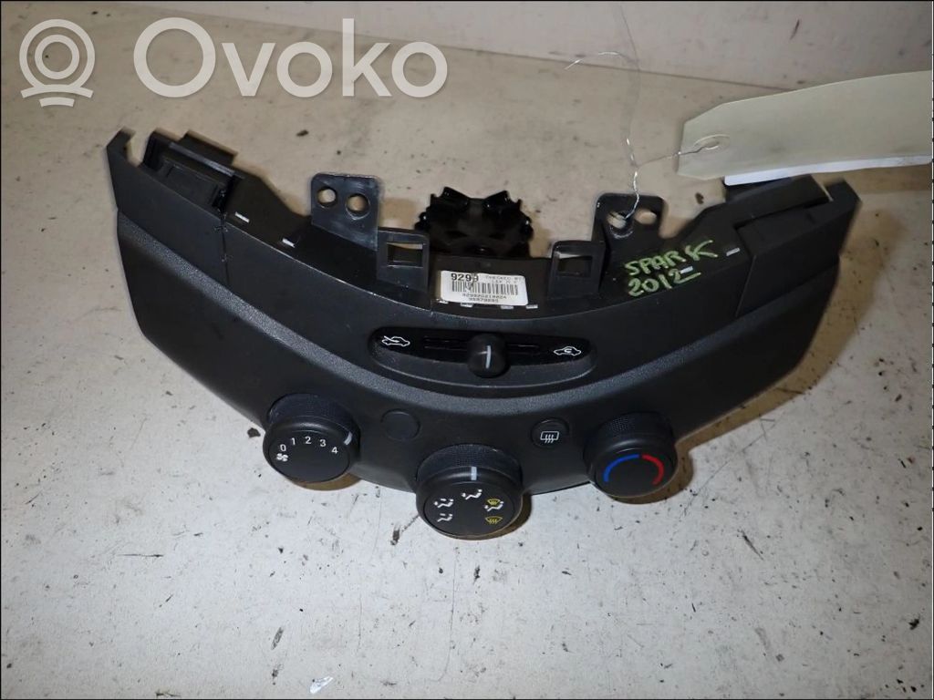 Chevrolet Spark Climate control unit 