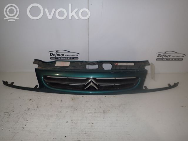 Citroen Saxo Etupuskurin ylempi jäähdytinsäleikkö 