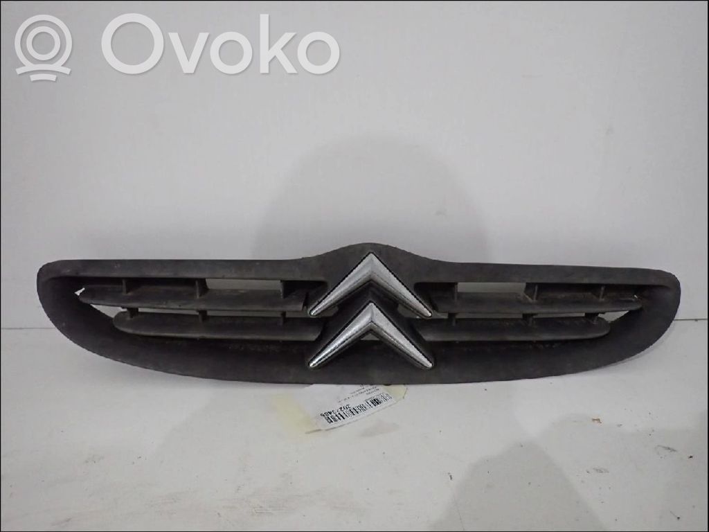 Citroen Saxo Etupuskurin ylempi jäähdytinsäleikkö 