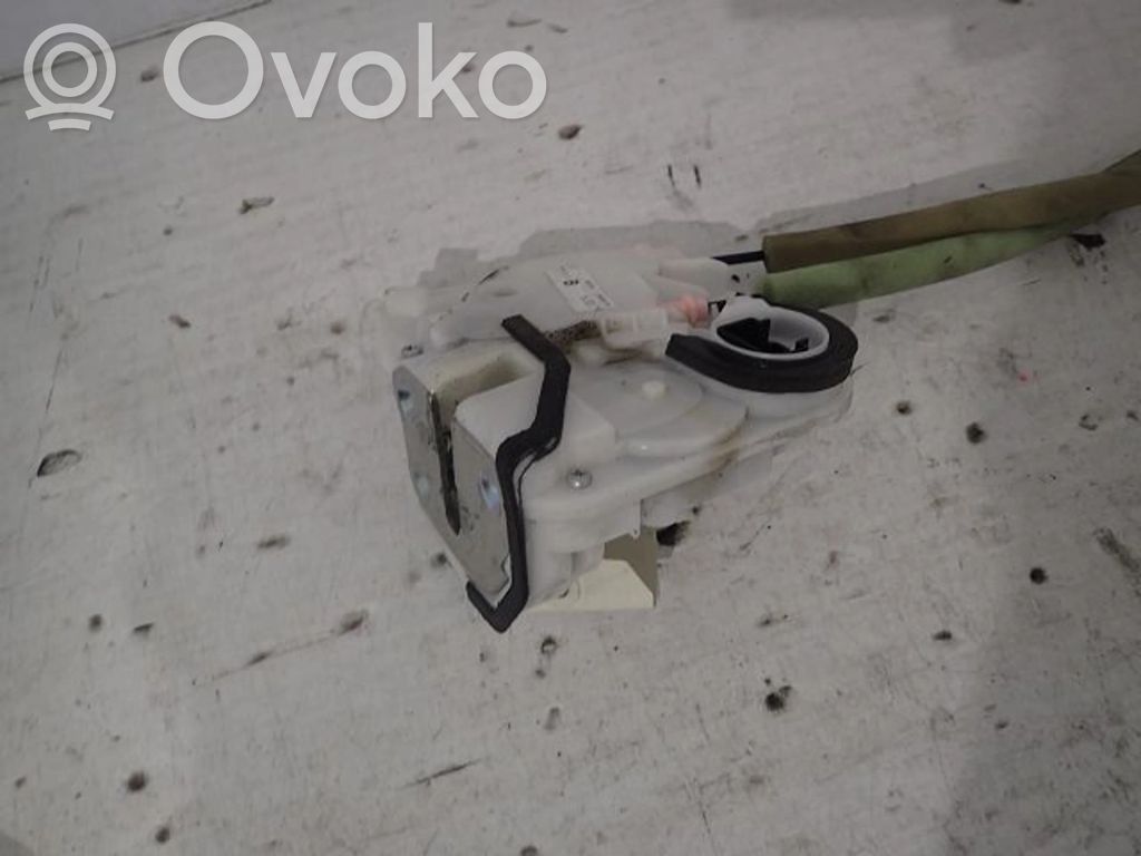 Mazda 2 Priekšpusē slēdzene 