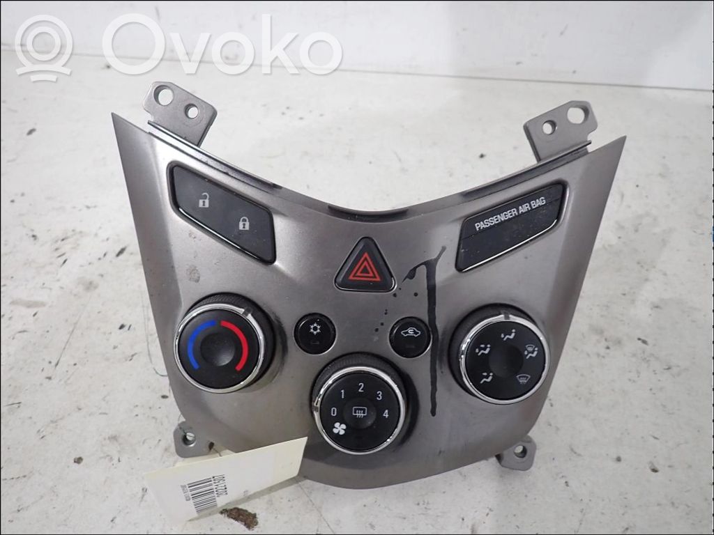 Chevrolet Aveo Climate control unit 