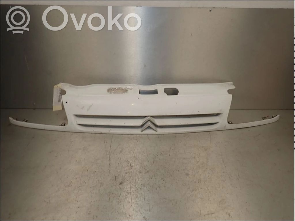 Citroen Saxo Etupuskurin ylempi jäähdytinsäleikkö 