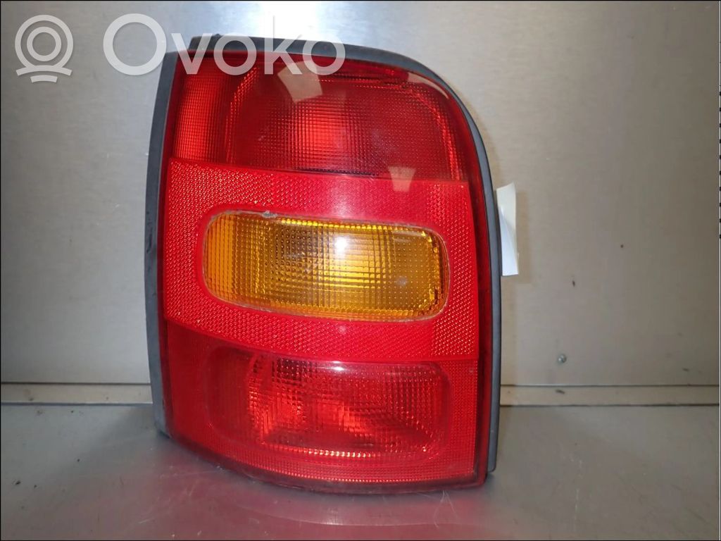 Nissan Micra Aizmugurējais lukturis virsbūvē 