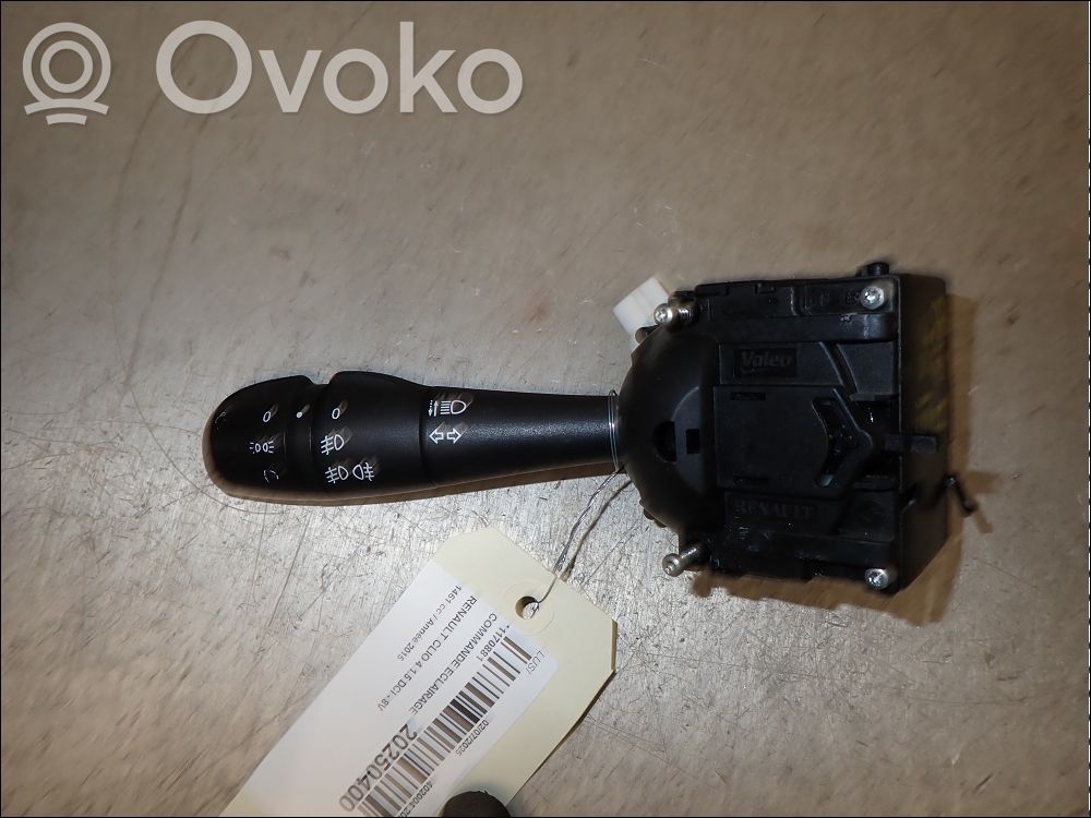 Renault Clio IV Indicator stalk 