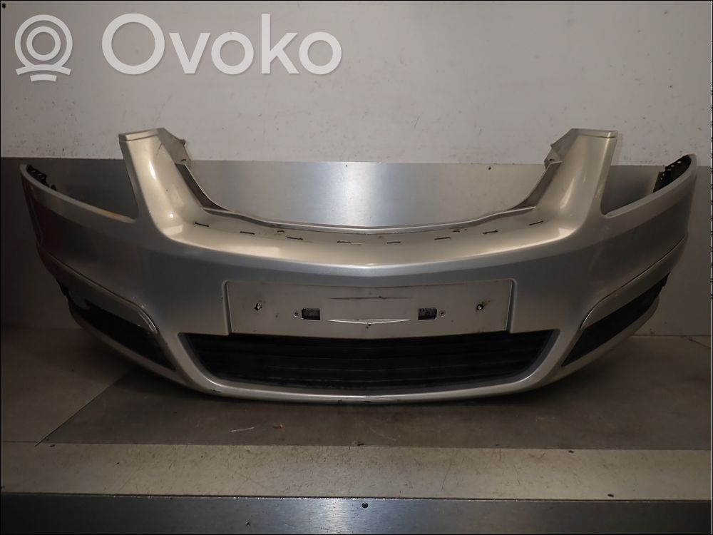 Opel Zafira B Zderzak przedni 