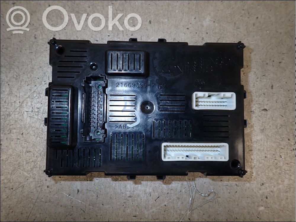 Renault Clio III Fuse module 