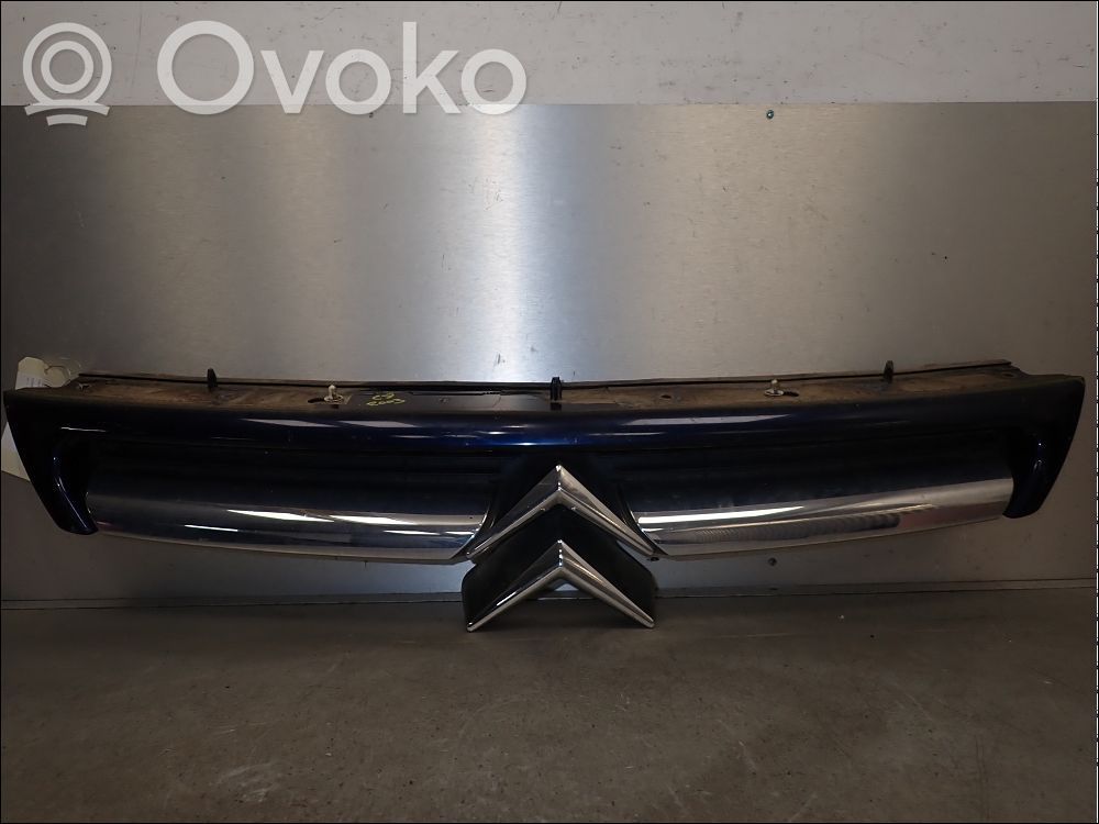 Citroen C8 Augšējais režģis 