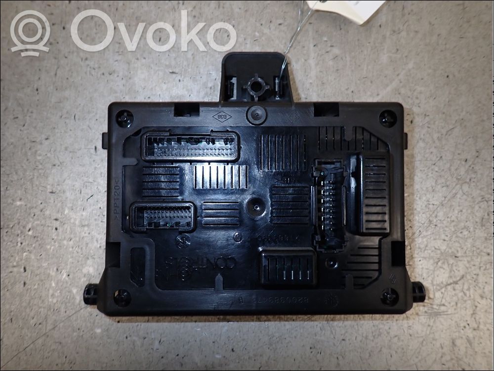 Renault Clio III Fuse module 