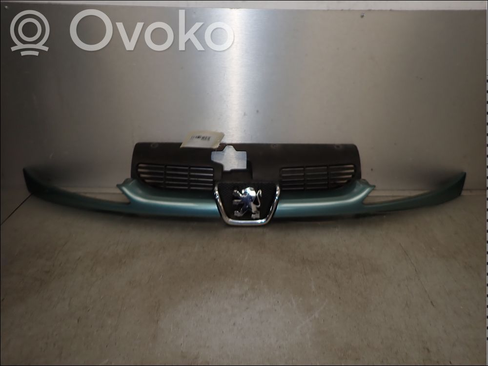 Peugeot 206 Etupuskurin ylempi jäähdytinsäleikkö 