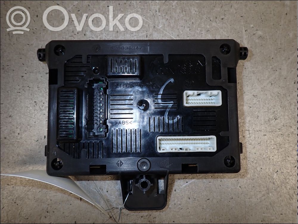 Renault Clio III Fuse module 