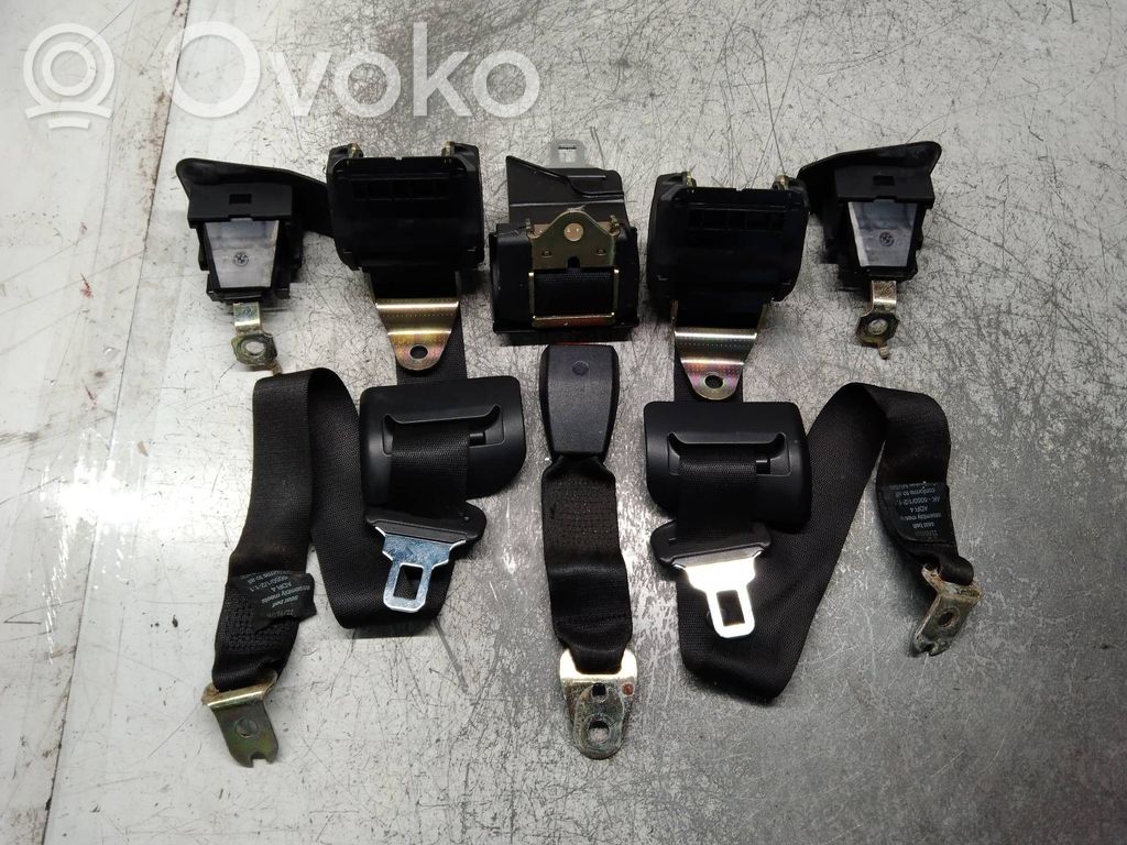 Rear seatbelt   4P