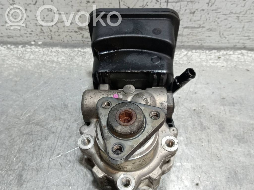 BMW 5 E39 Power steering pump 