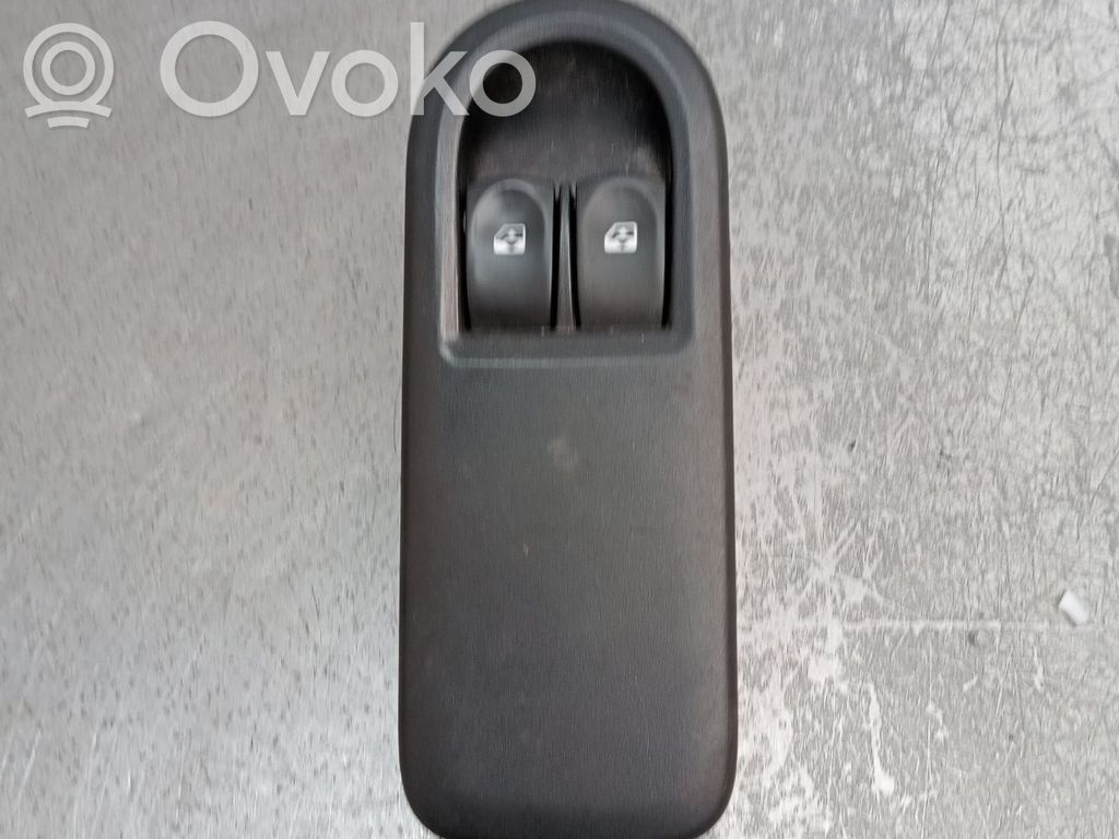 Renault Clio III Electric window control switch 