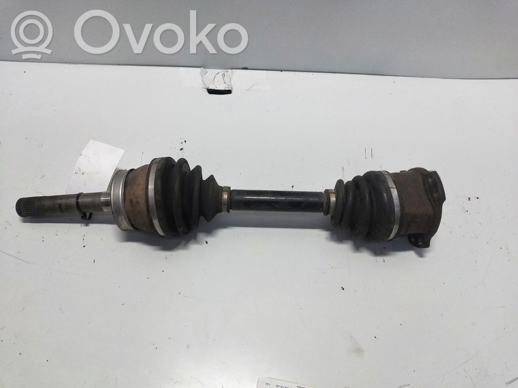 Nissan PickUp Priekinis pusašis 