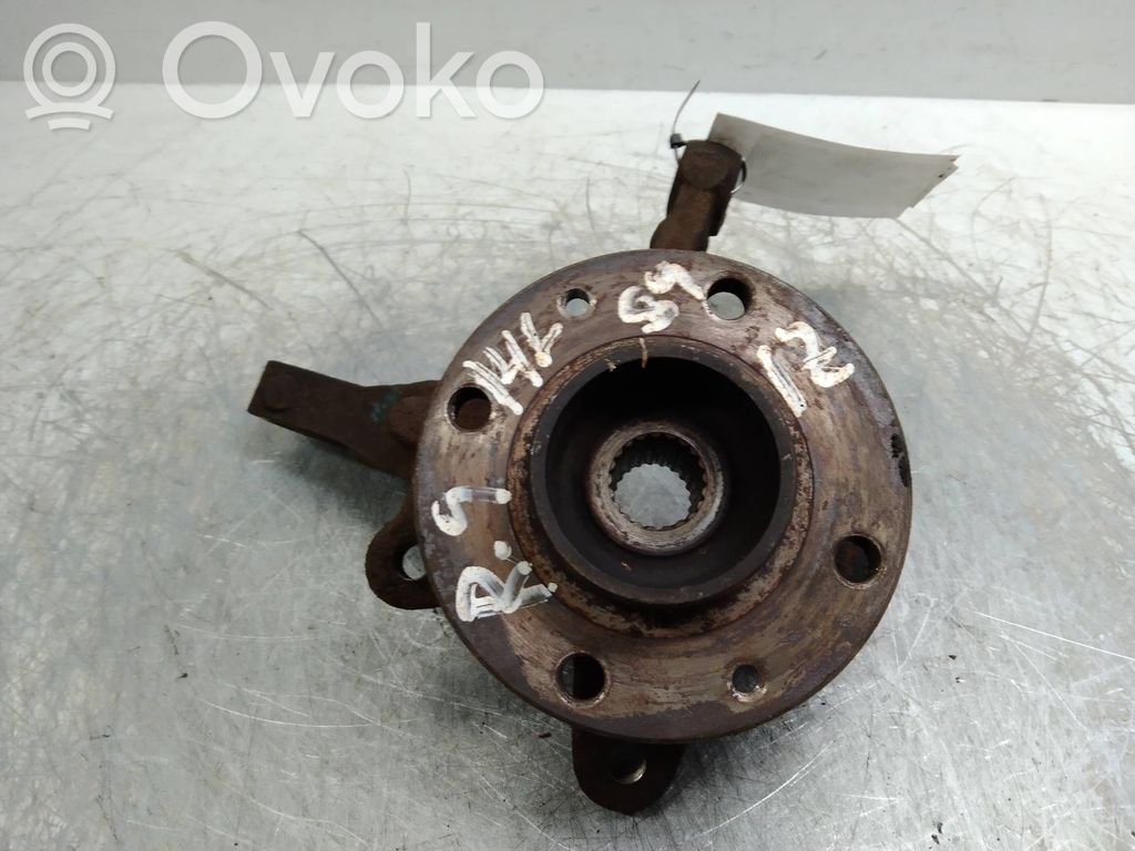 Front wheel hub spindle knuckle