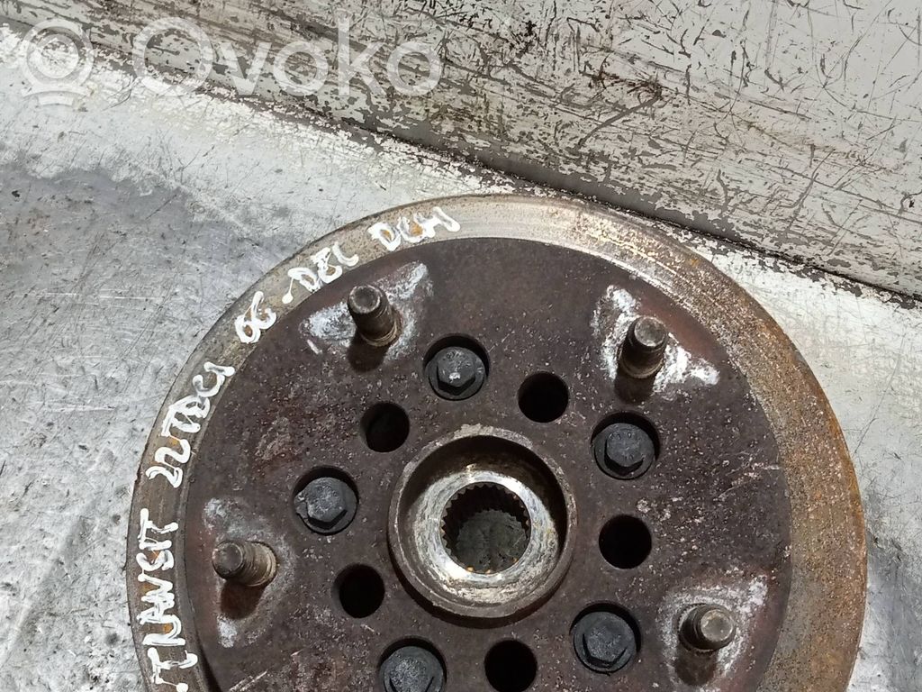Etupyörän navan laakerikokoonpano