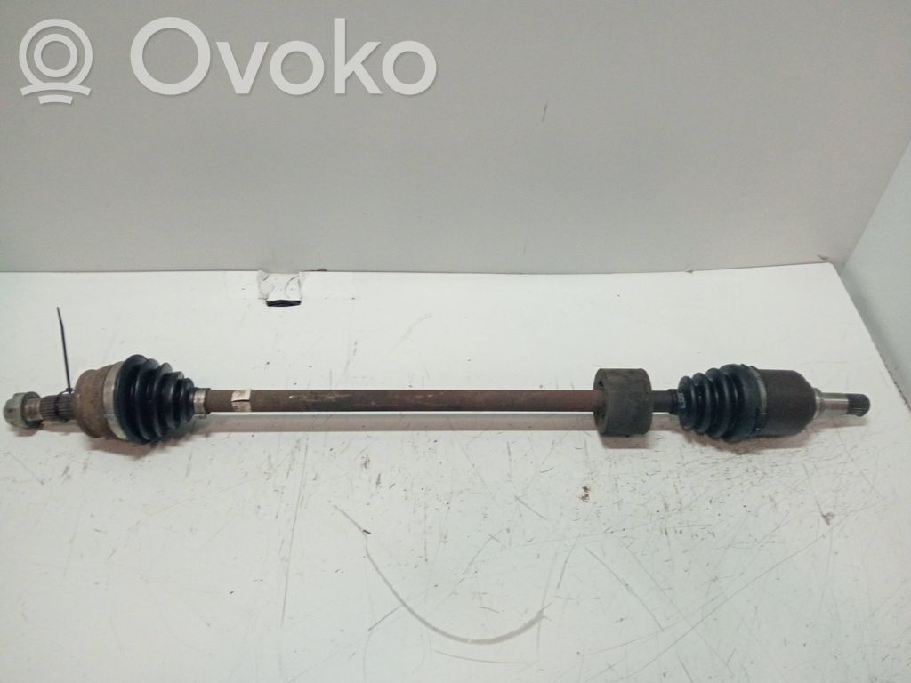 Etuvetoakseli