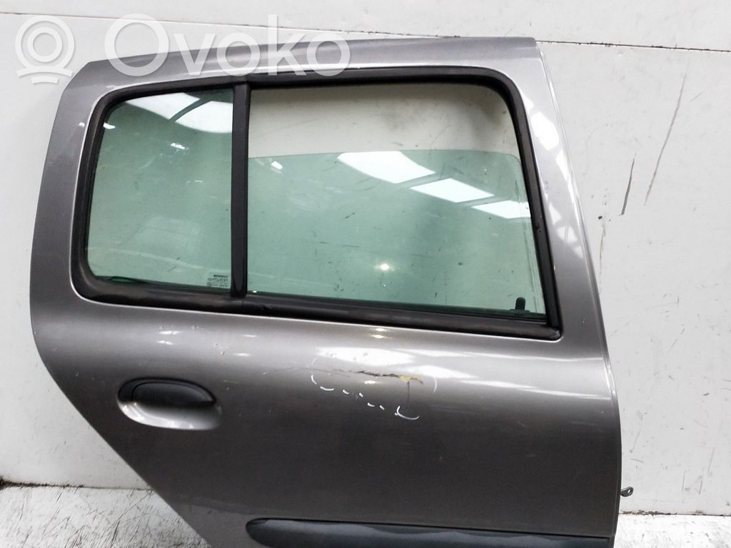 Aizmugurējās durvis   VERFOTOS