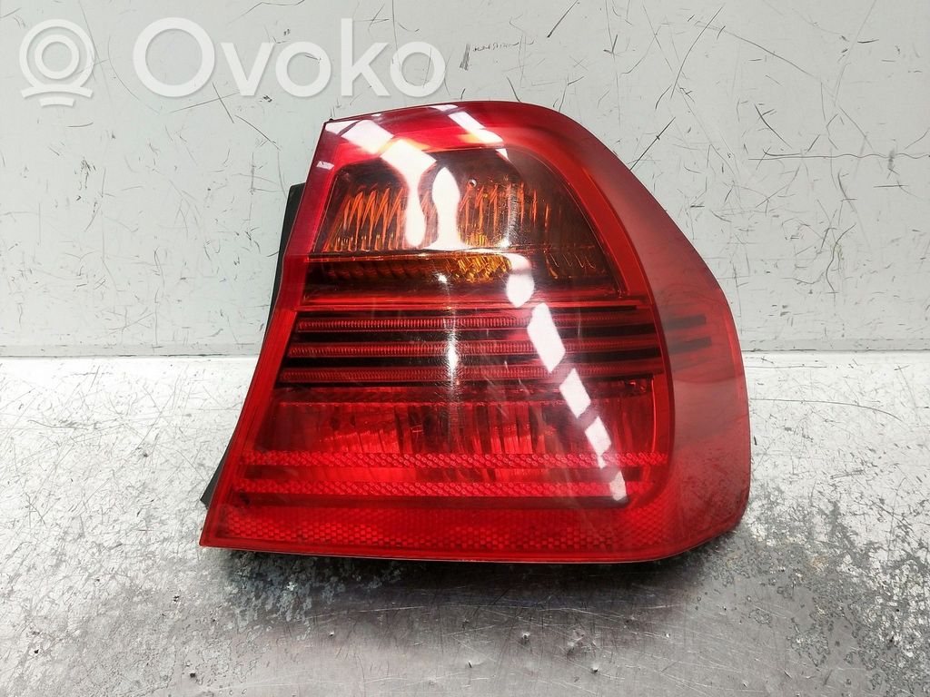 Rear/tail lights   6937458