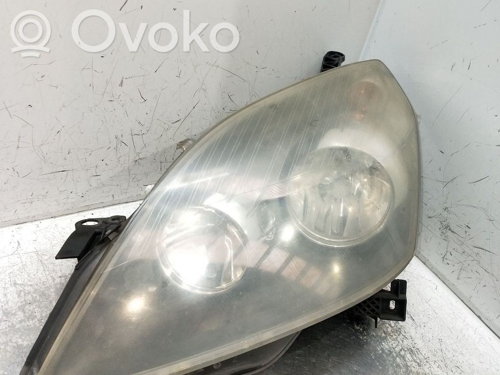 Opel Zafira A Lampa przednia 