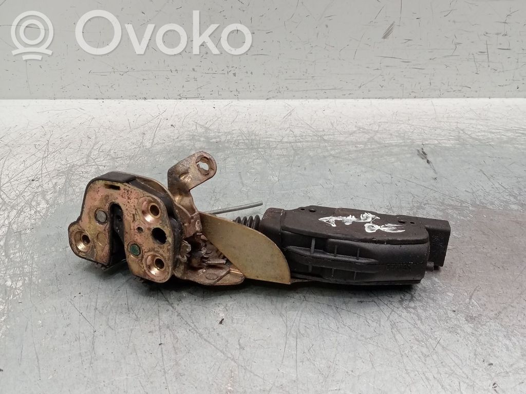 Opel Omega A Galinių durų pritraukėjas 