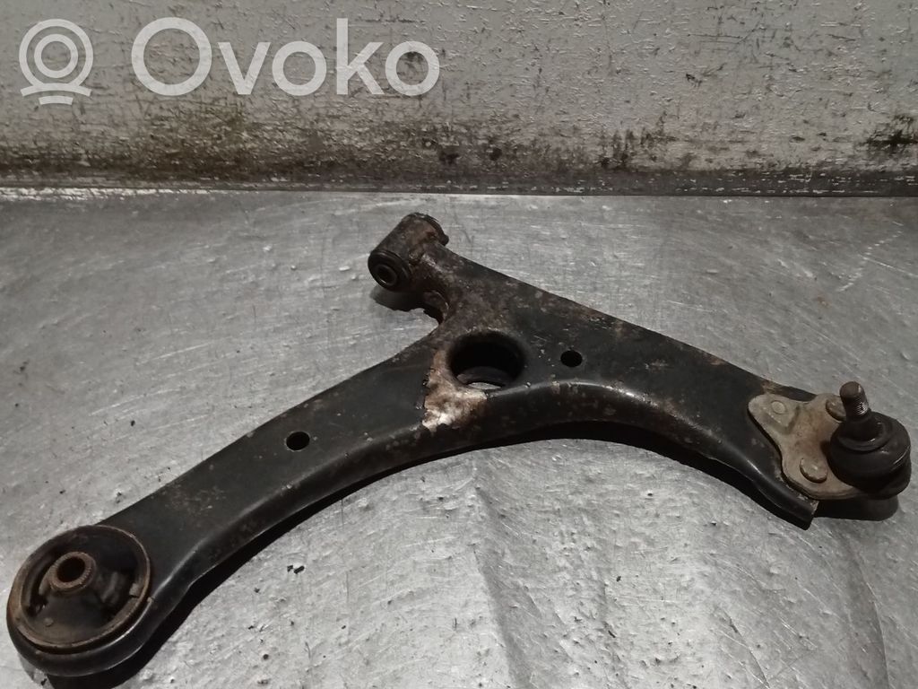 Toyota Corolla Verso E121 Front control arm 