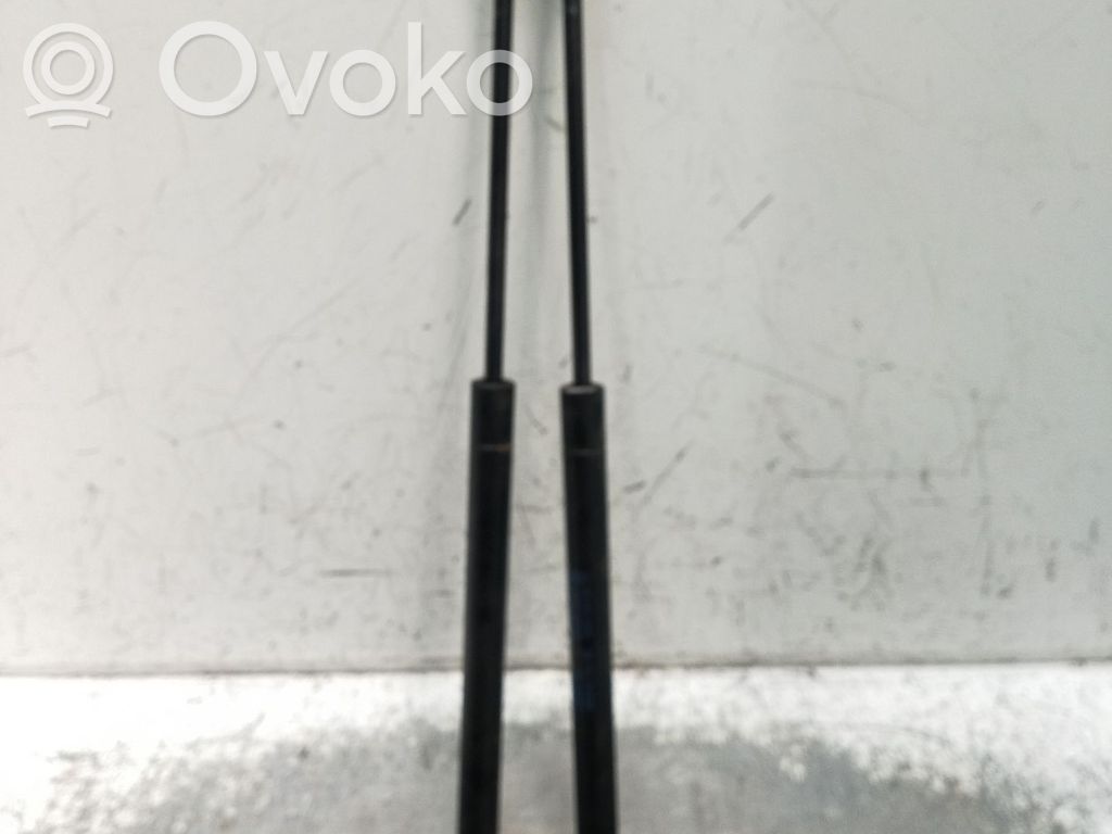 Vérin de capot arrière   97KGB406A10AA