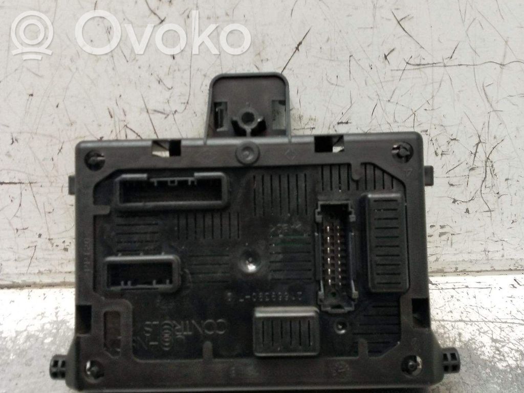 Renault Clio IV Sonstige Steuergeräte / Module 