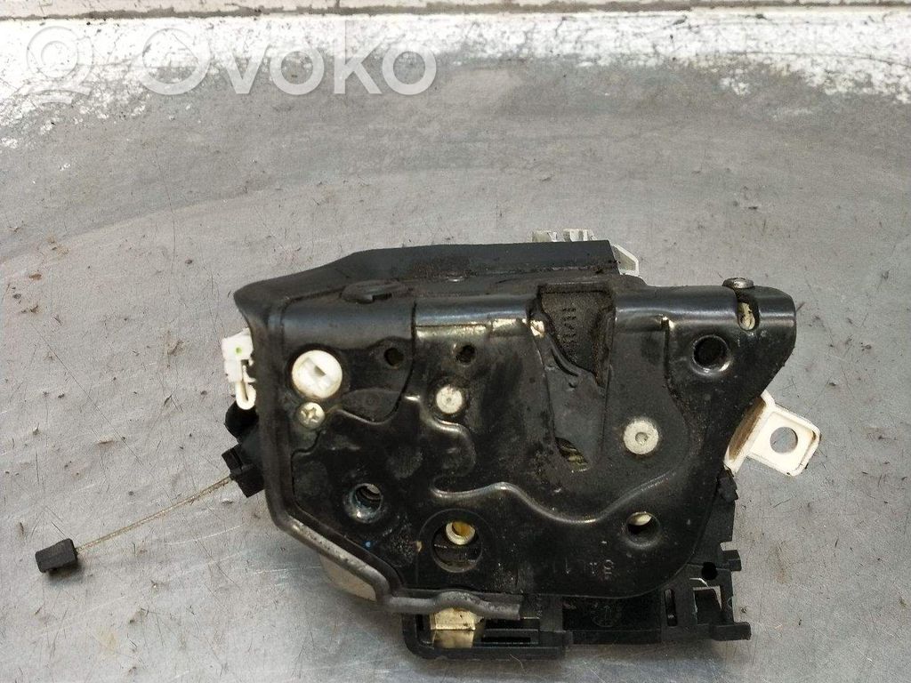 Motor de cierre de puerta trasera   5P0839011B