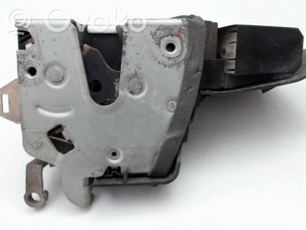Front door lock   51218245352