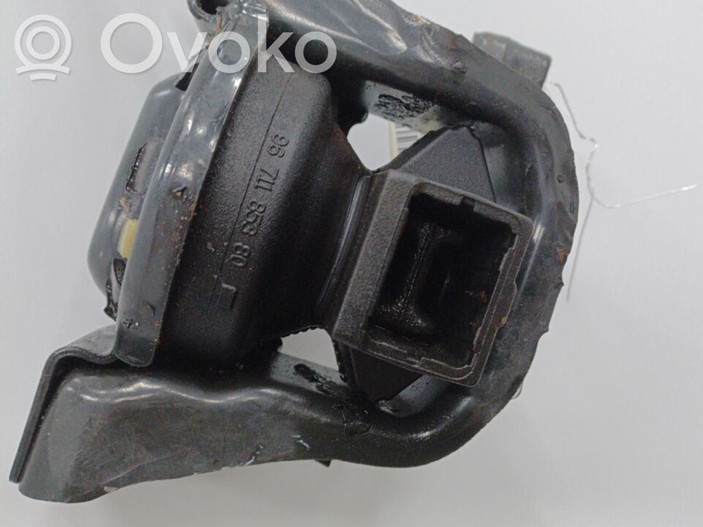 Engine mount bracket   00001807S3