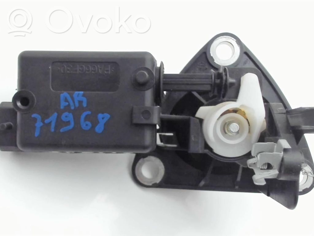 Dacia Duster Uchwyt / Rączka zewnętrzna otwierania klapy tylnej / bagażnika 