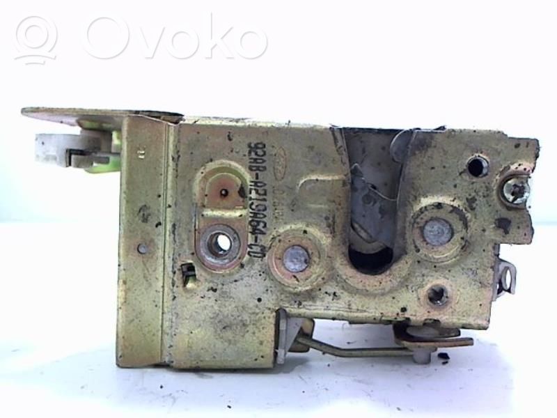 Priekšpusē slēdzene   7069551