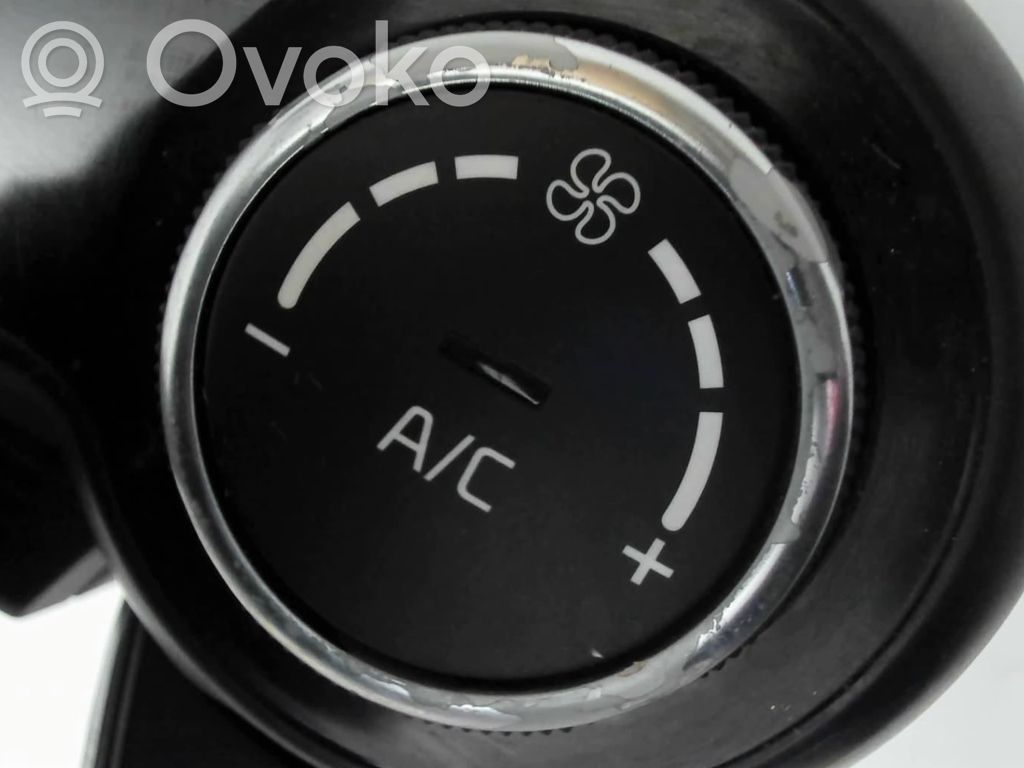 KIA Stonic Climate control unit 
