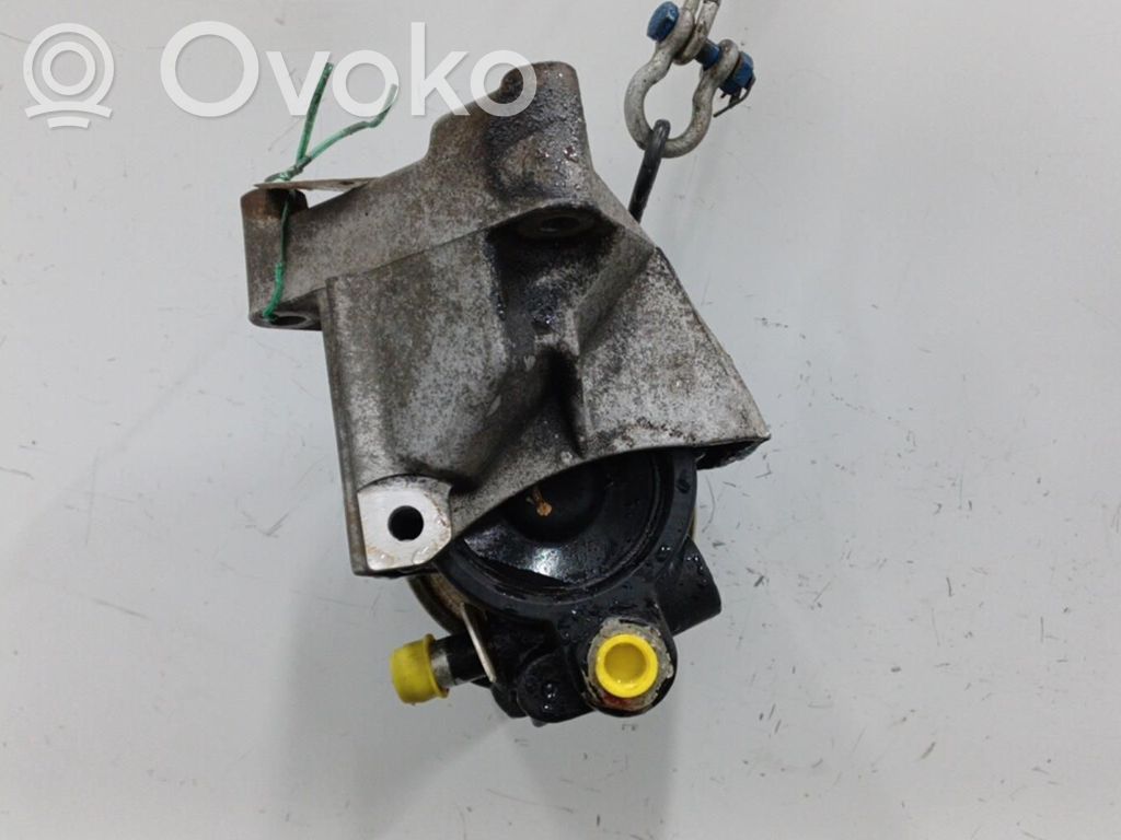 Ohjaustehostimen pumppu   7700795295