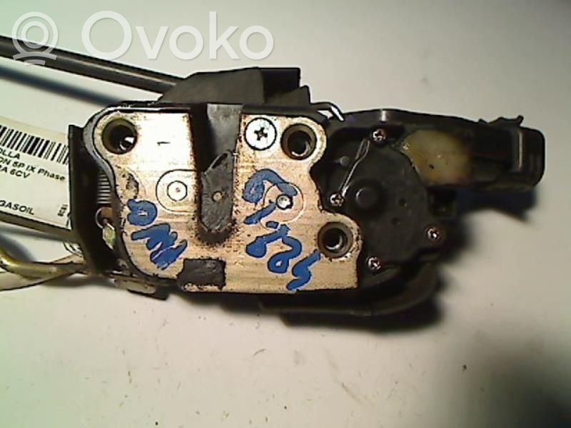 Toyota Corolla E110 Priekšpusē slēdzene 