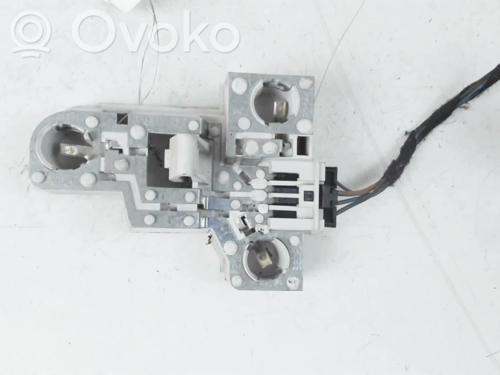 BMW 3 E46 Takavalon polttimon suojan pidike 