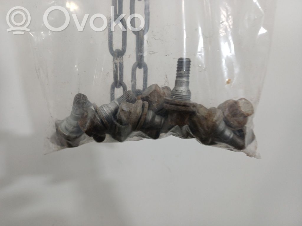 Tuercas/tornillos   1692647680
