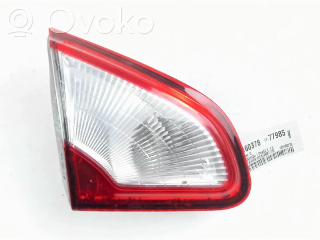 Nissan Qashqai Lampă spate în capacul portbagajului 