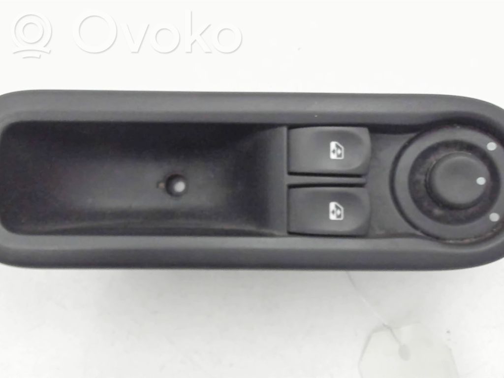 Renault Clio III Przyciski szyb 