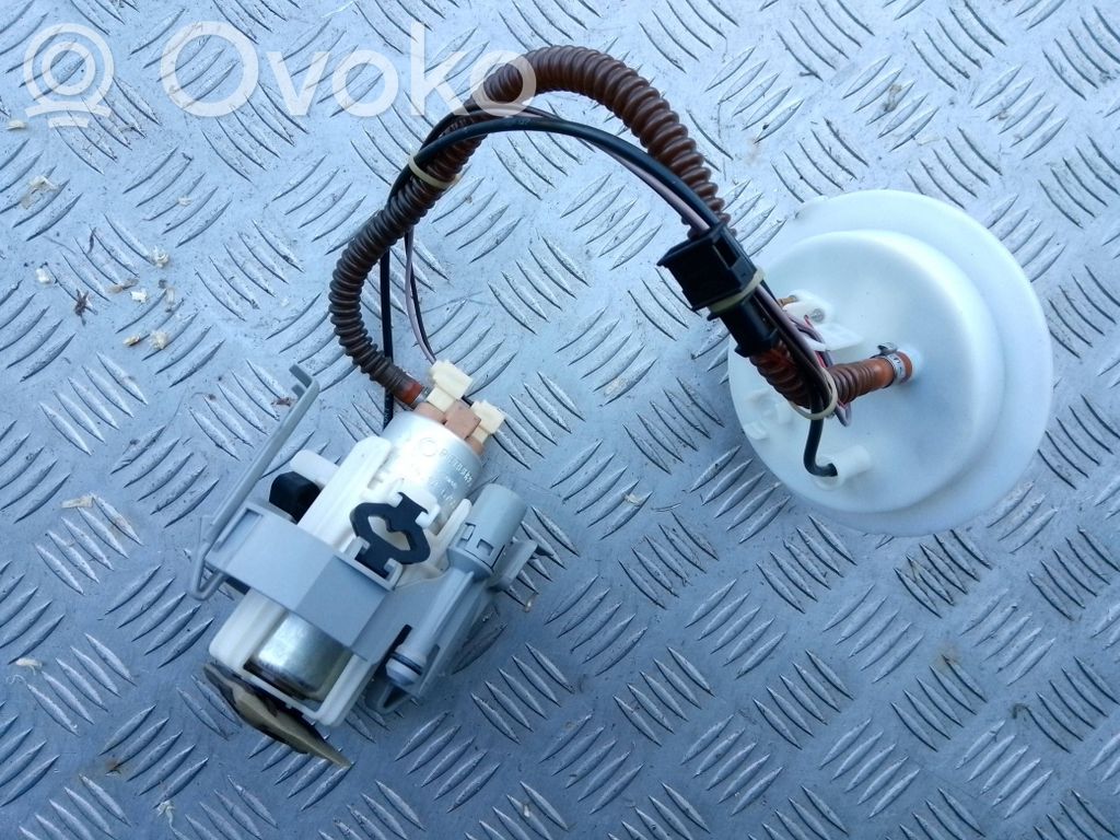 BMW 7 E65 E66 Pompe à carburant 