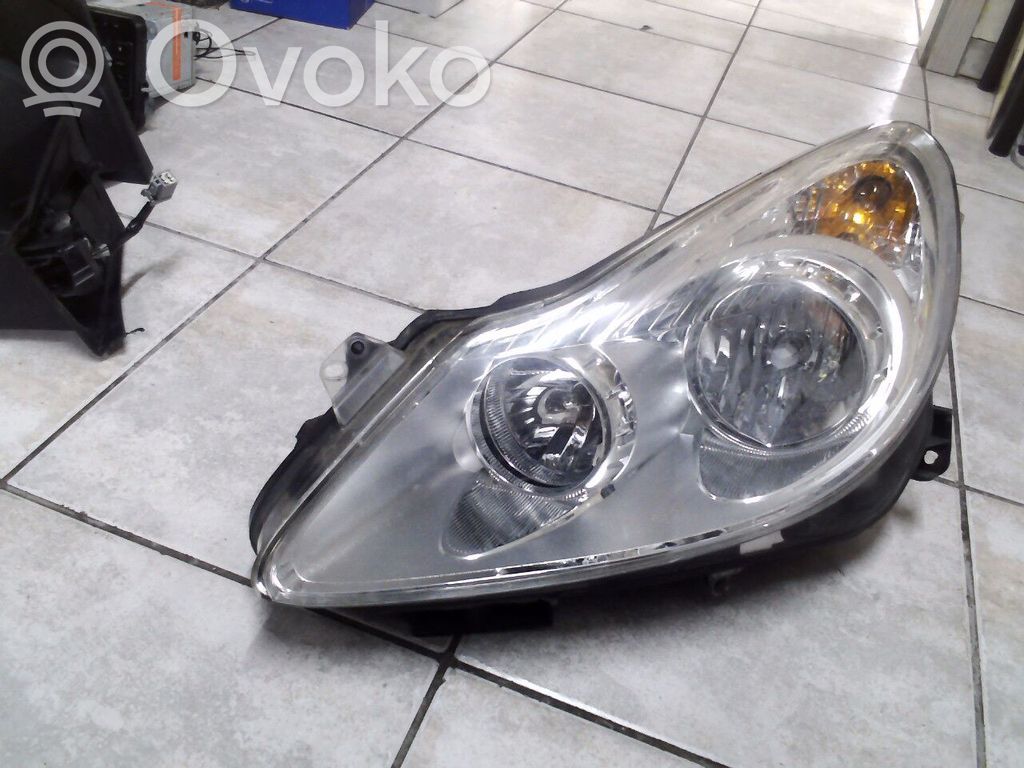 Opel Corsa D Lampa przednia 