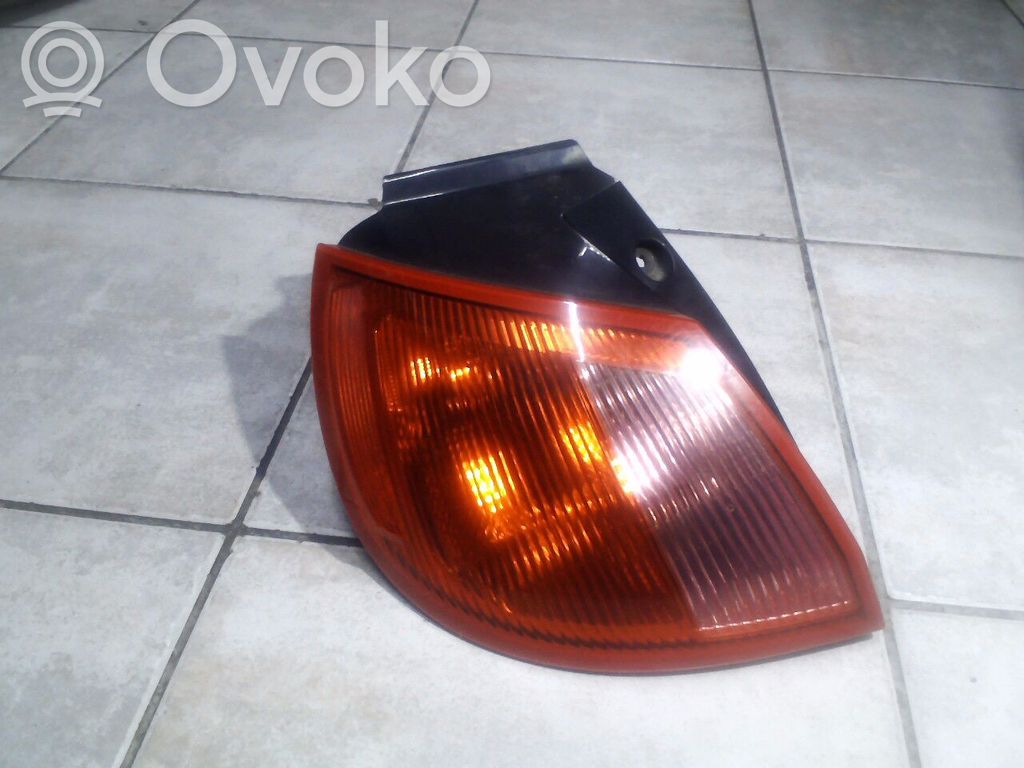 Mitsubishi Colt Aizmugurējais lukturis virsbūvē 