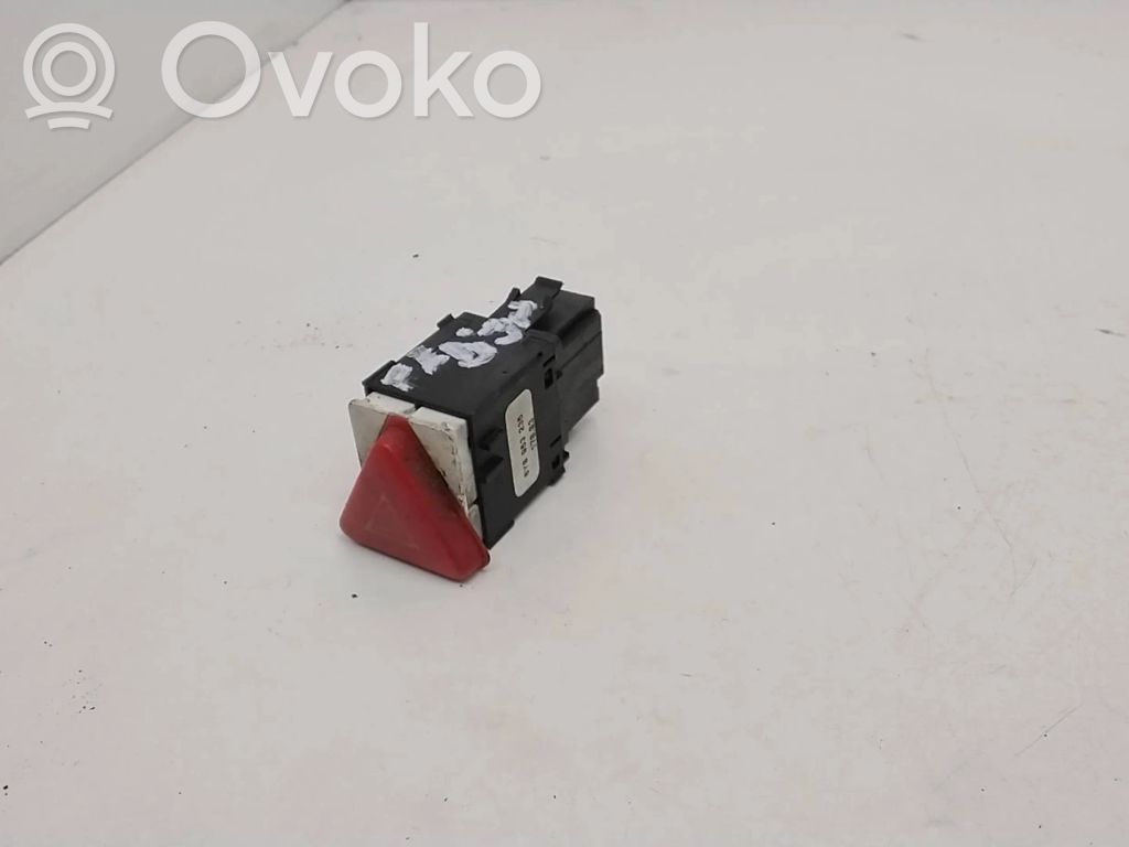 Skoda Fabia Mk1 (6Y) Przycisk świateł awaryjnych 