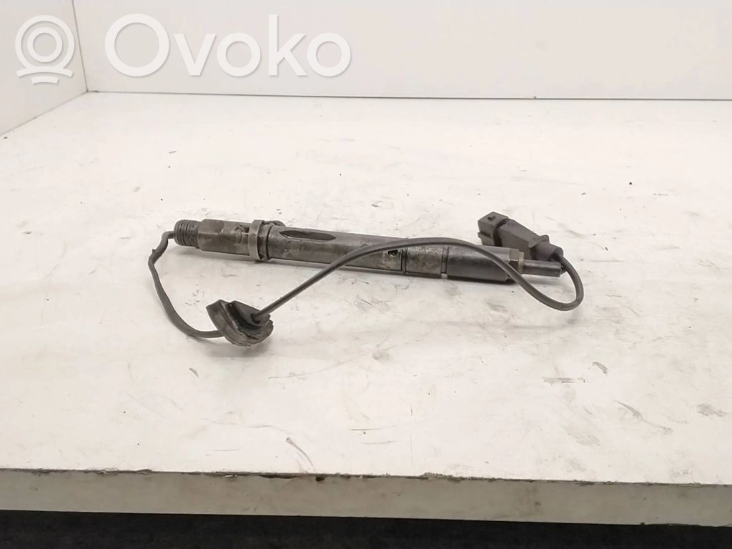 Volkswagen PASSAT B5.5 Inyector de combustible 