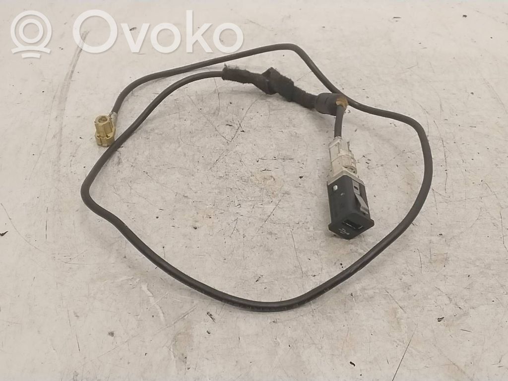 USB-pistokeliitin   9167196,BMW6131
