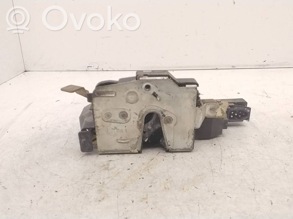 BMW 5 E34 Galinių durų spyna 