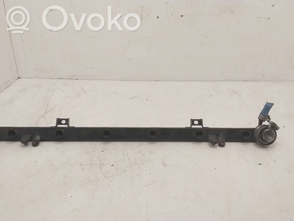 BMW 5 E39 Fuel pressure regulator 